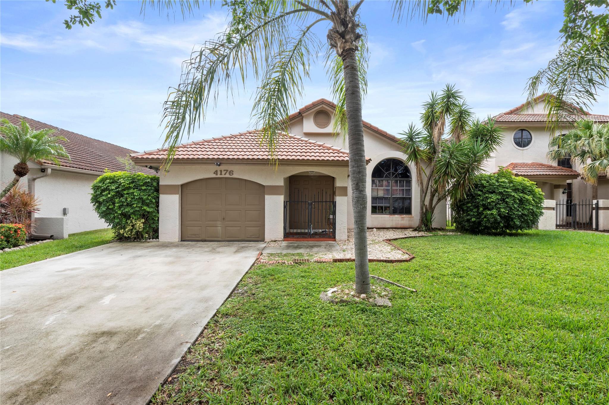 4176 NW 5th Dr, Deerfield Beach, FL 