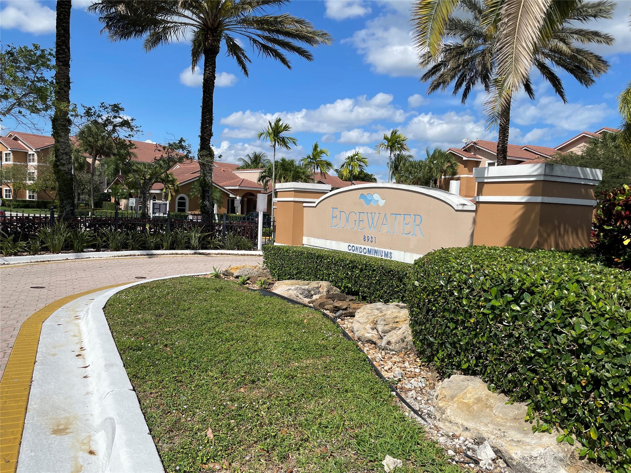 8871 NW Wiles Rd #303, Coral Springs FL 33067