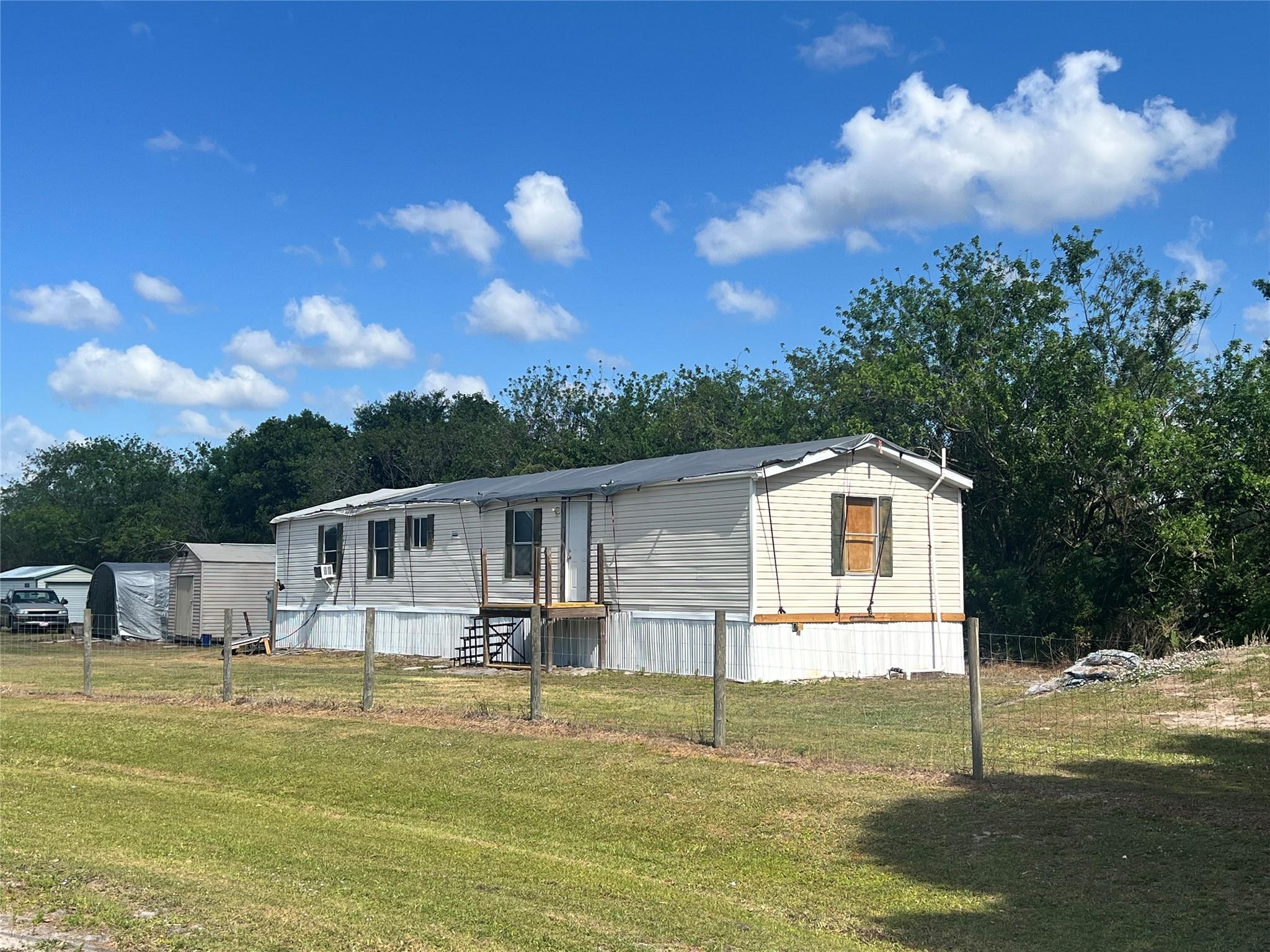 FIXER UPPER 2bd/2ba on 1/2 acre on the east side of Okeechobee. Needs love and attention from its new owner, you can create the space you want it to be and have it back to brand new in no time! Priced to sell fast, come on investors!