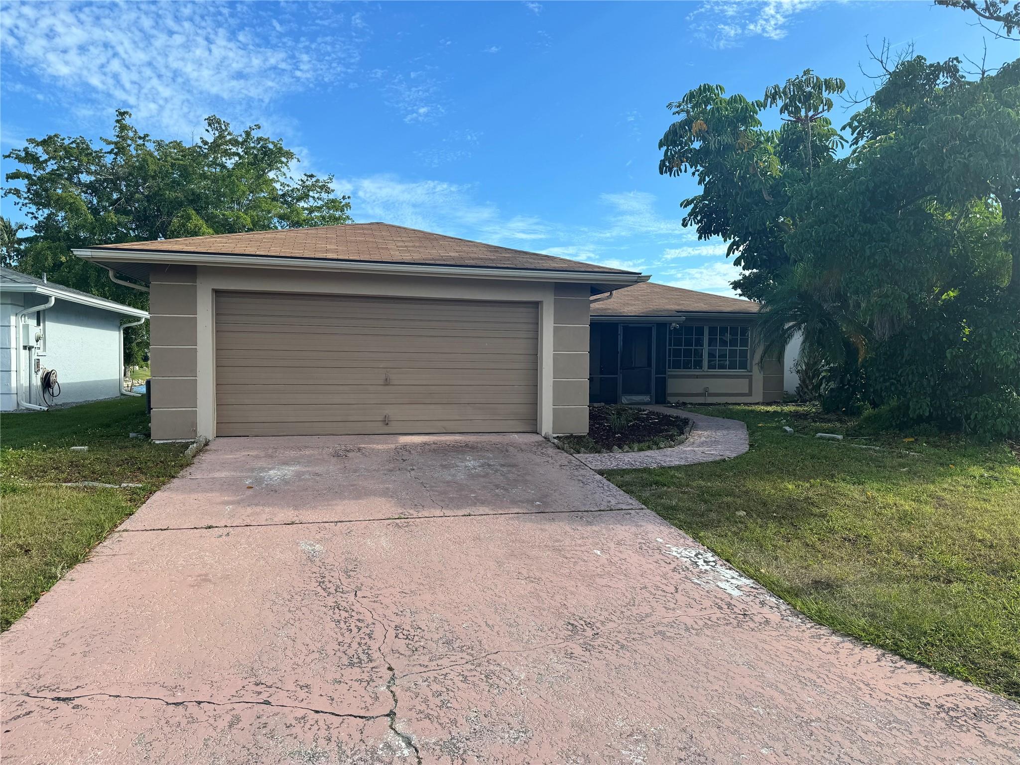 9761 Deerfoot Dr, Fort Myers FL 33919