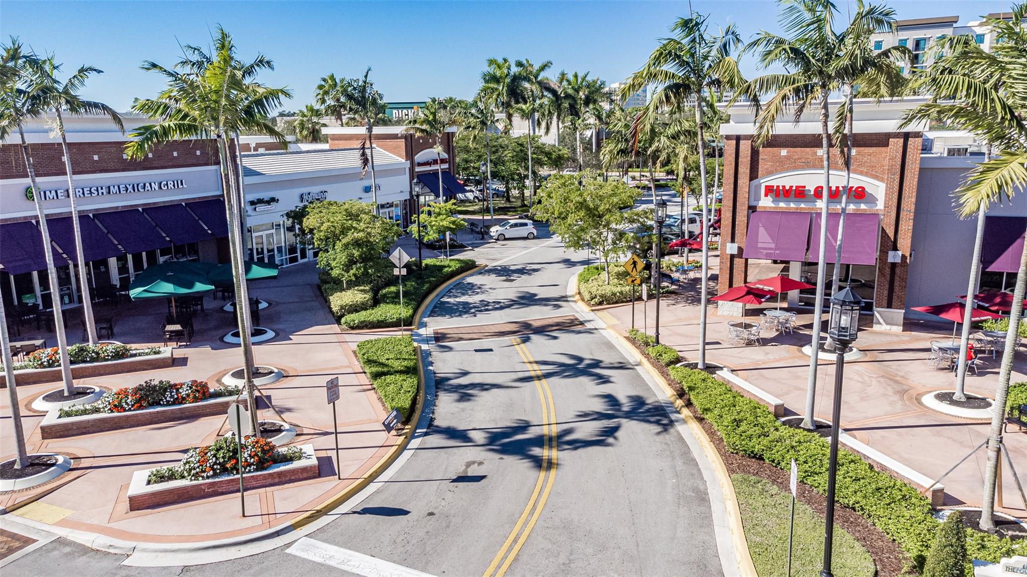 Welcome to The Fountains in Plantation, a premier destination for retail, restaurant, and commercial spaces in the heart of Plantation, Florida. This vibrant mixed-use complex offers a dynamic environment designed to cater to the diverse needs of businesses and their customers. Spaces For Lease! This center is located in the center of Plantation. The Fountains is a 489,123 sf retail property located in Broward County at S University Dr & SW 10th St in Plantation, FL. The Fountains is located within the Plantation Midtown District, a mixed-use area featuring 860 acres of offices, retail shops, restaurants, and medical services.