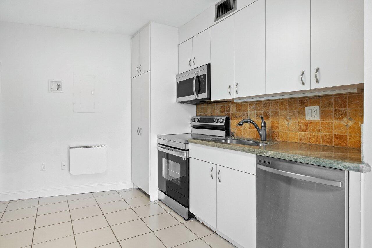 Photo 7 of home located at 44 Cocoanut Row 120b, Palm Beach FL