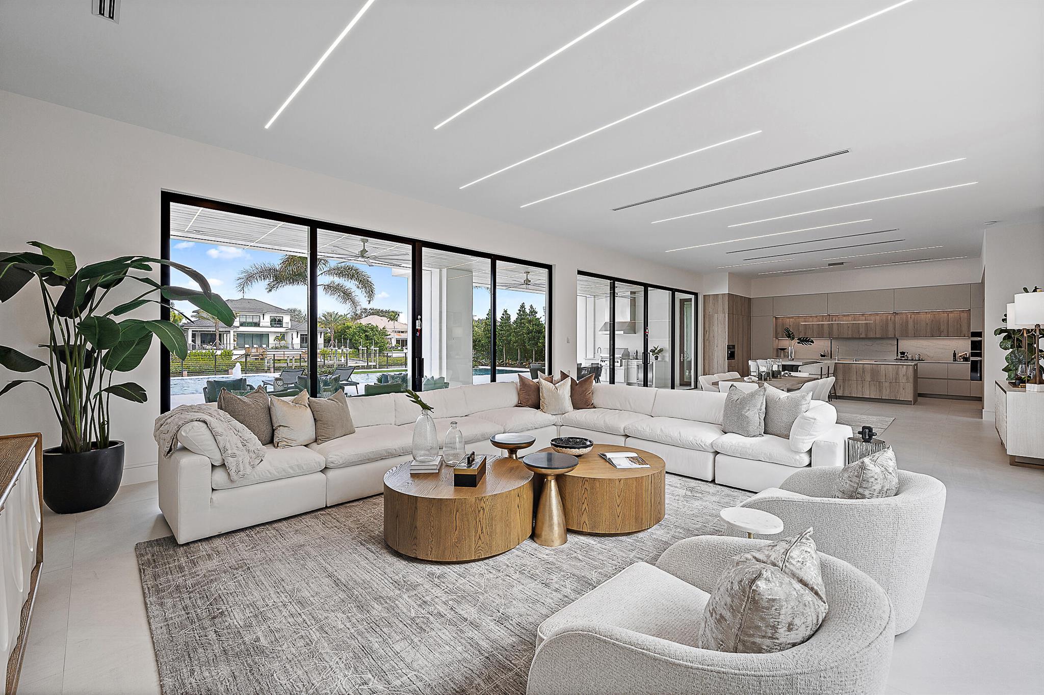 Photo 10 of home located at 410 Mariner Drive, Jupiter FL