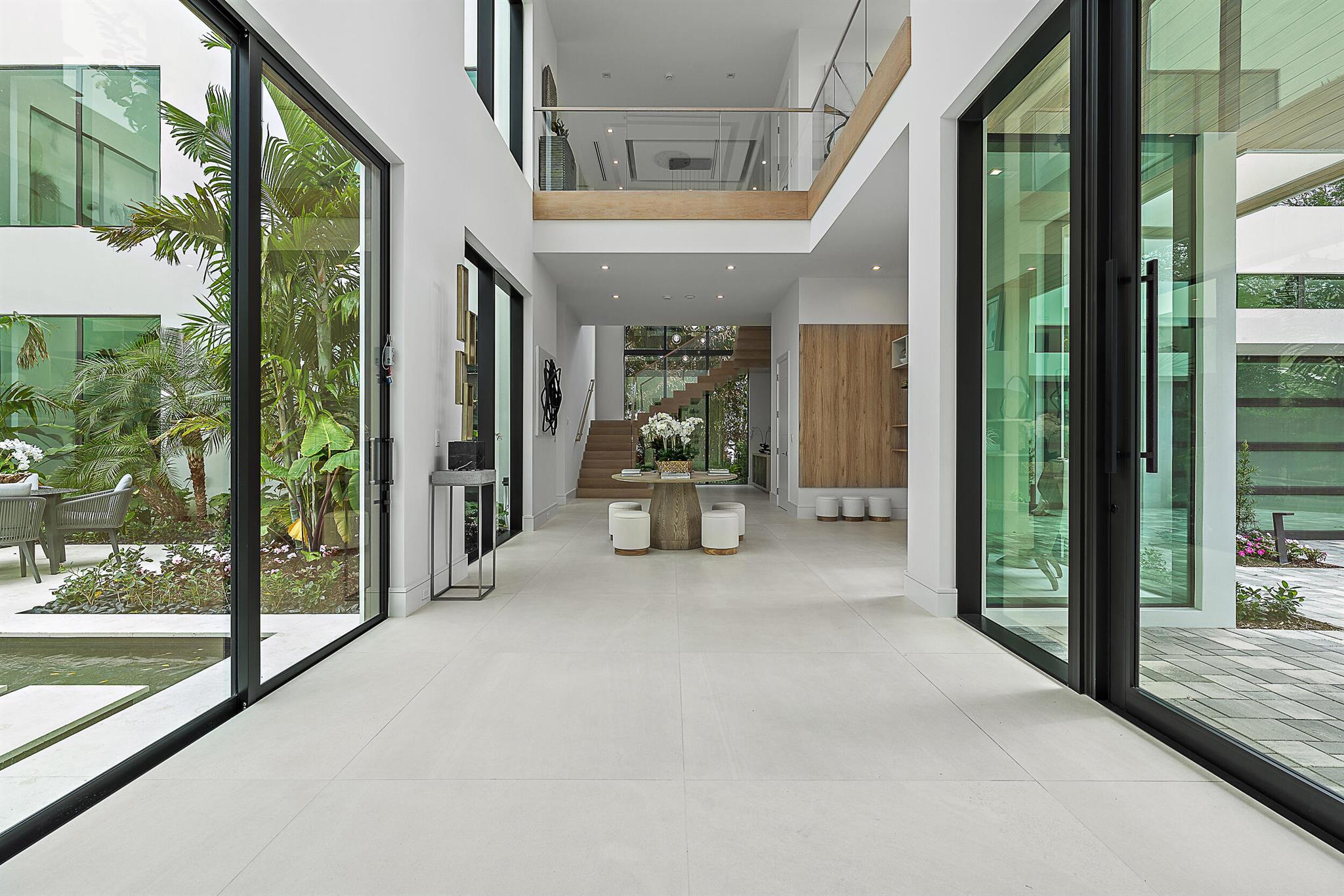 Photo 16 of home located at 410 Mariner Drive, Jupiter FL