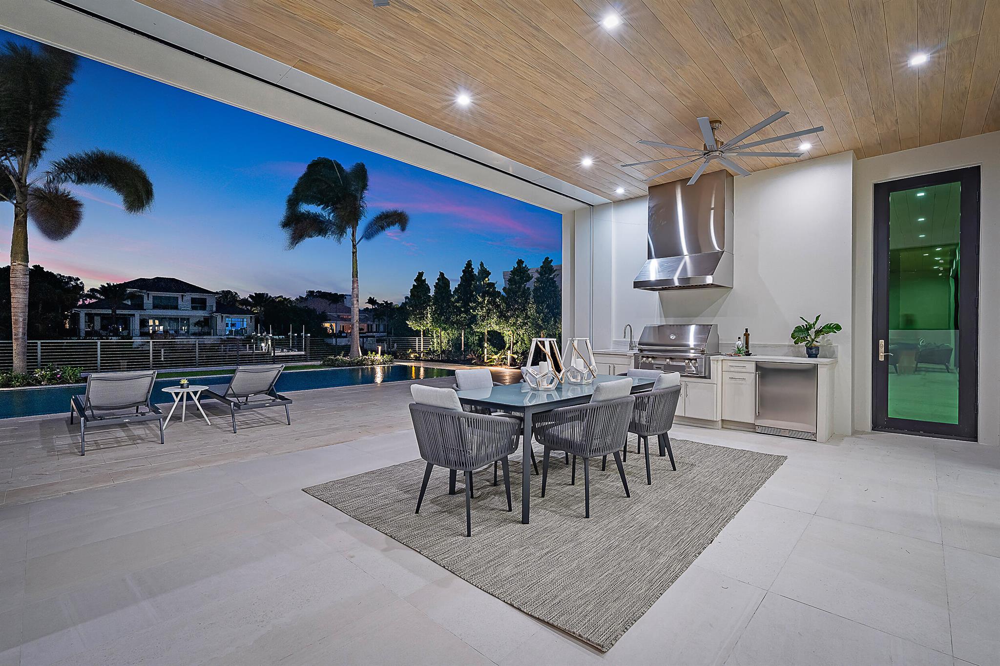 Photo 7 of home located at 410 Mariner Drive, Jupiter FL