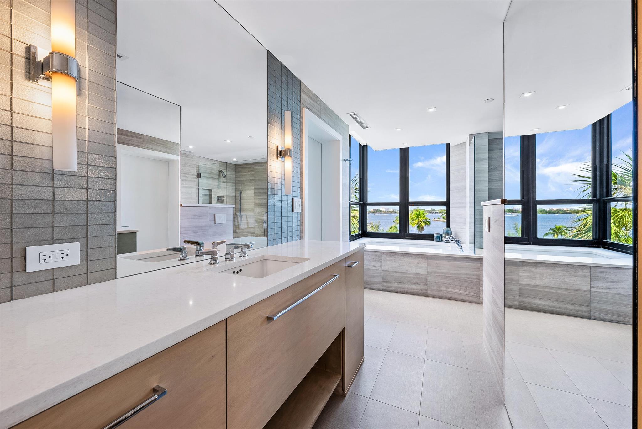 Photo 12 of home located at 3120 S Ocean Boulevard 3402, Palm Beach FL