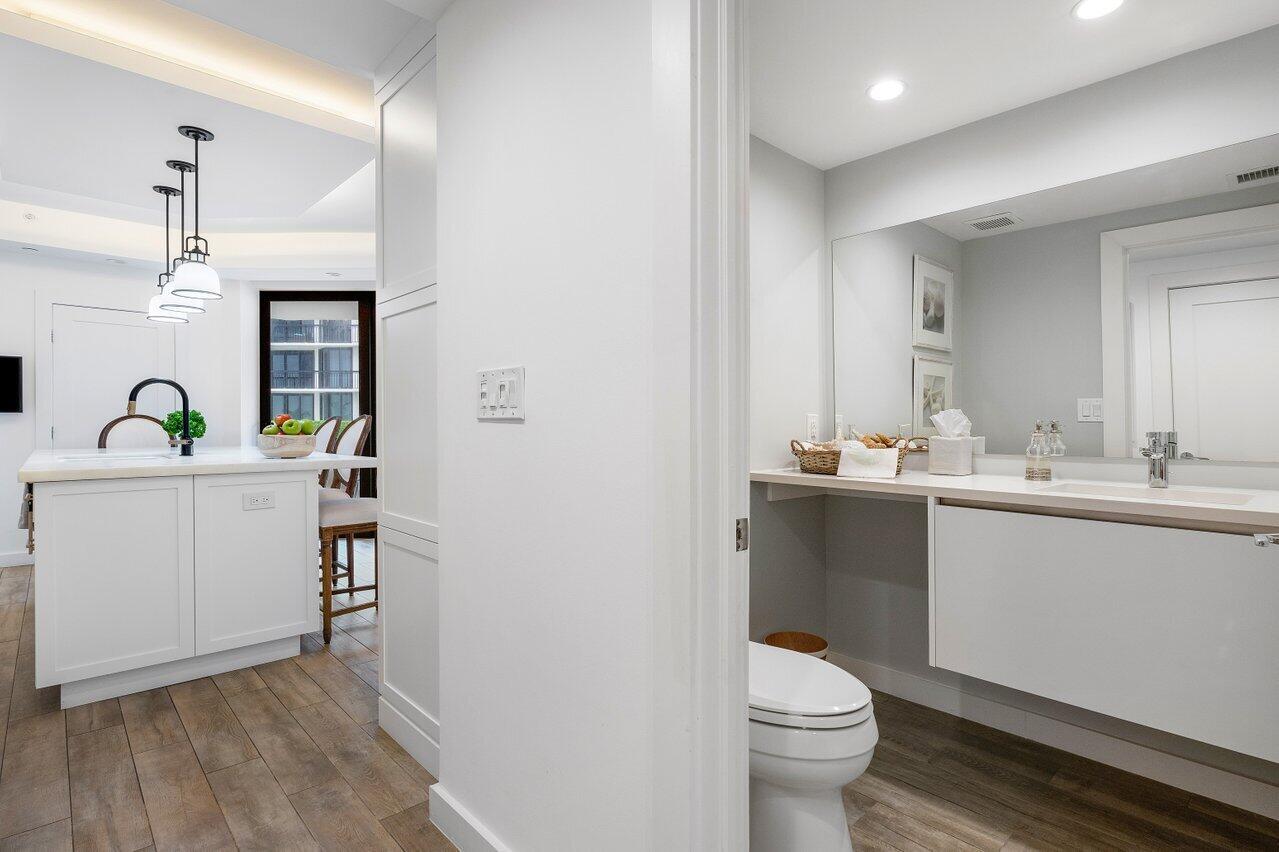Photo 10 of home located at 3120 S Ocean Boulevard 1102, Palm Beach FL