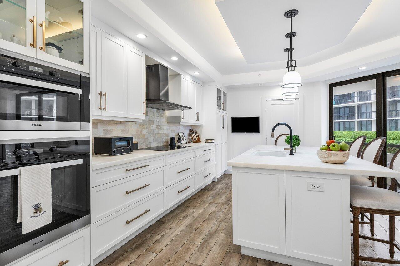 Photo 4 of home located at 3120 S Ocean Boulevard 1102, Palm Beach FL