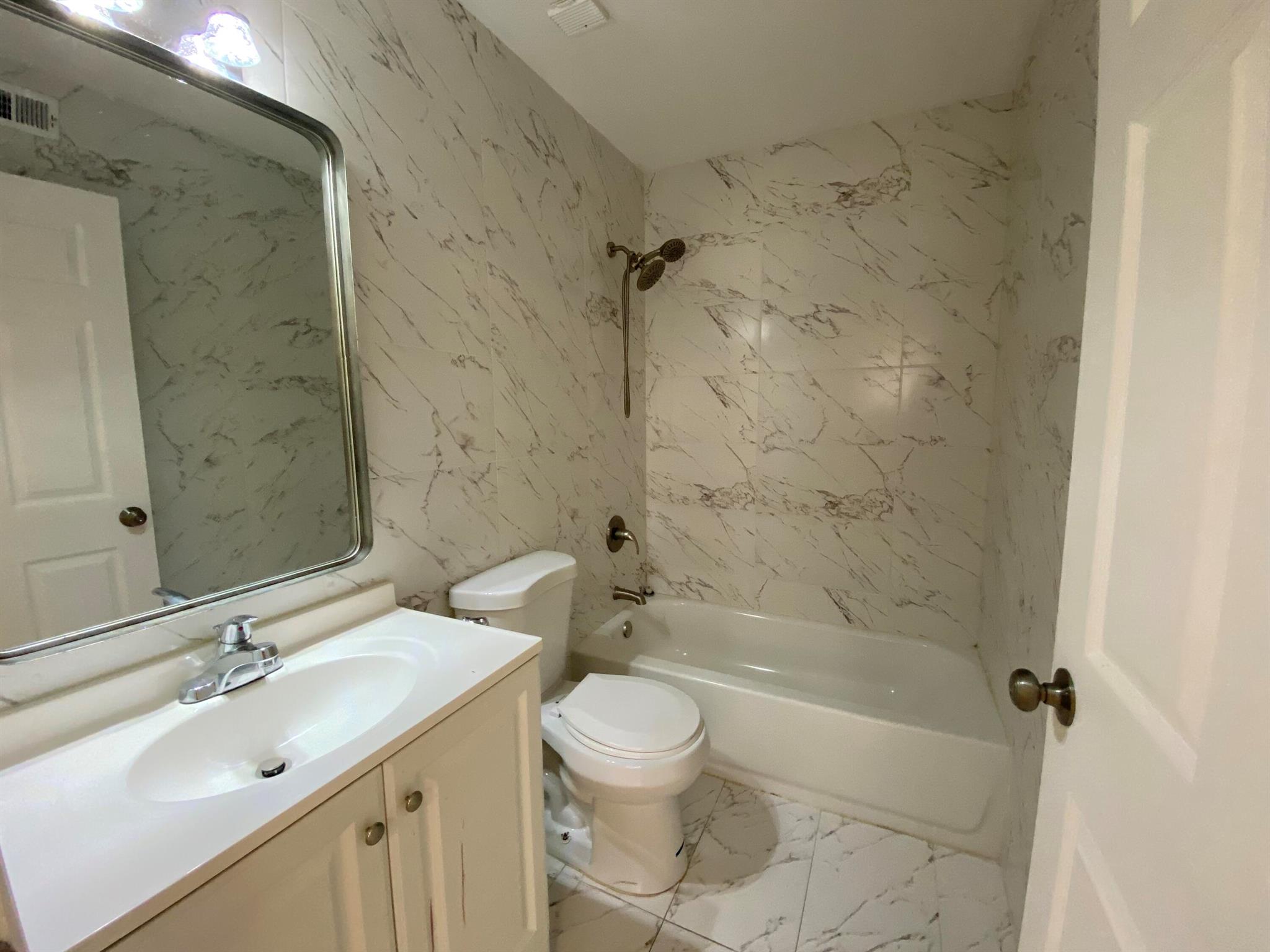 Photo 14 of home located at 1092 Lake Victoria Drive B, West Palm Beach FL