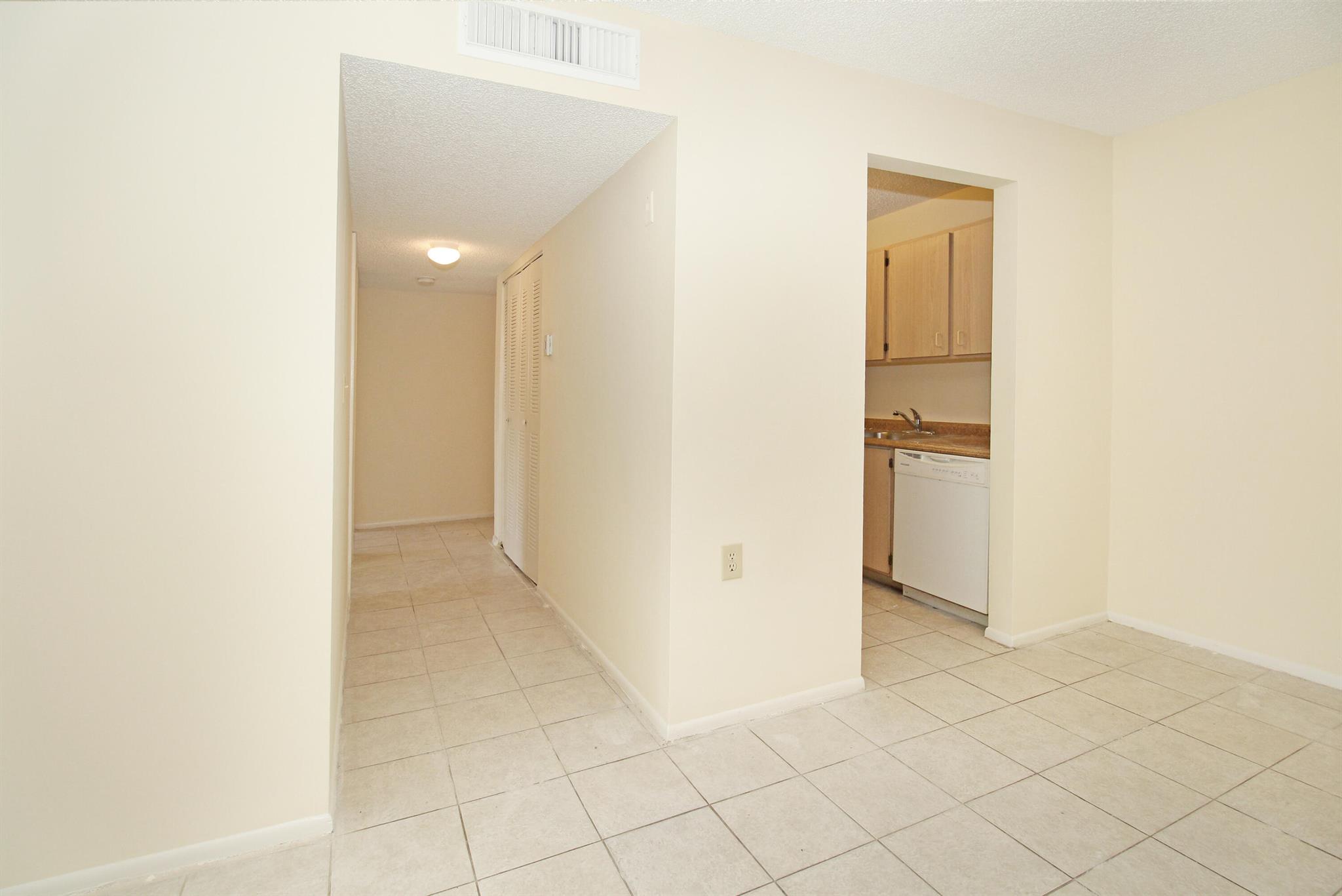 Photo 7 of home located at 1139 Lake Terry Drive G, West Palm Beach FL