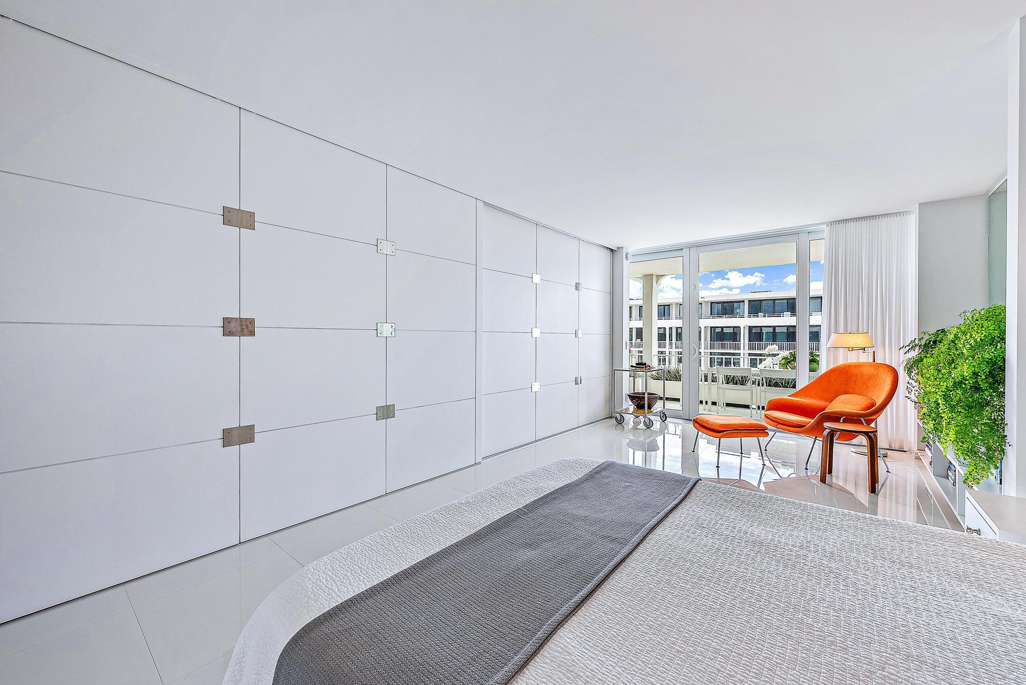 Photo 9 of home located at 2784 S Ocean Boulevard 402n, Palm Beach FL