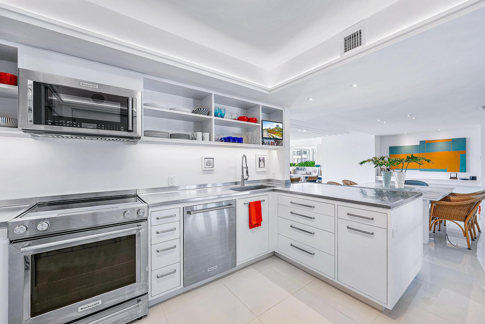 Photo 12 of home located at 2784 S Ocean Boulevard 402n, Palm Beach FL
