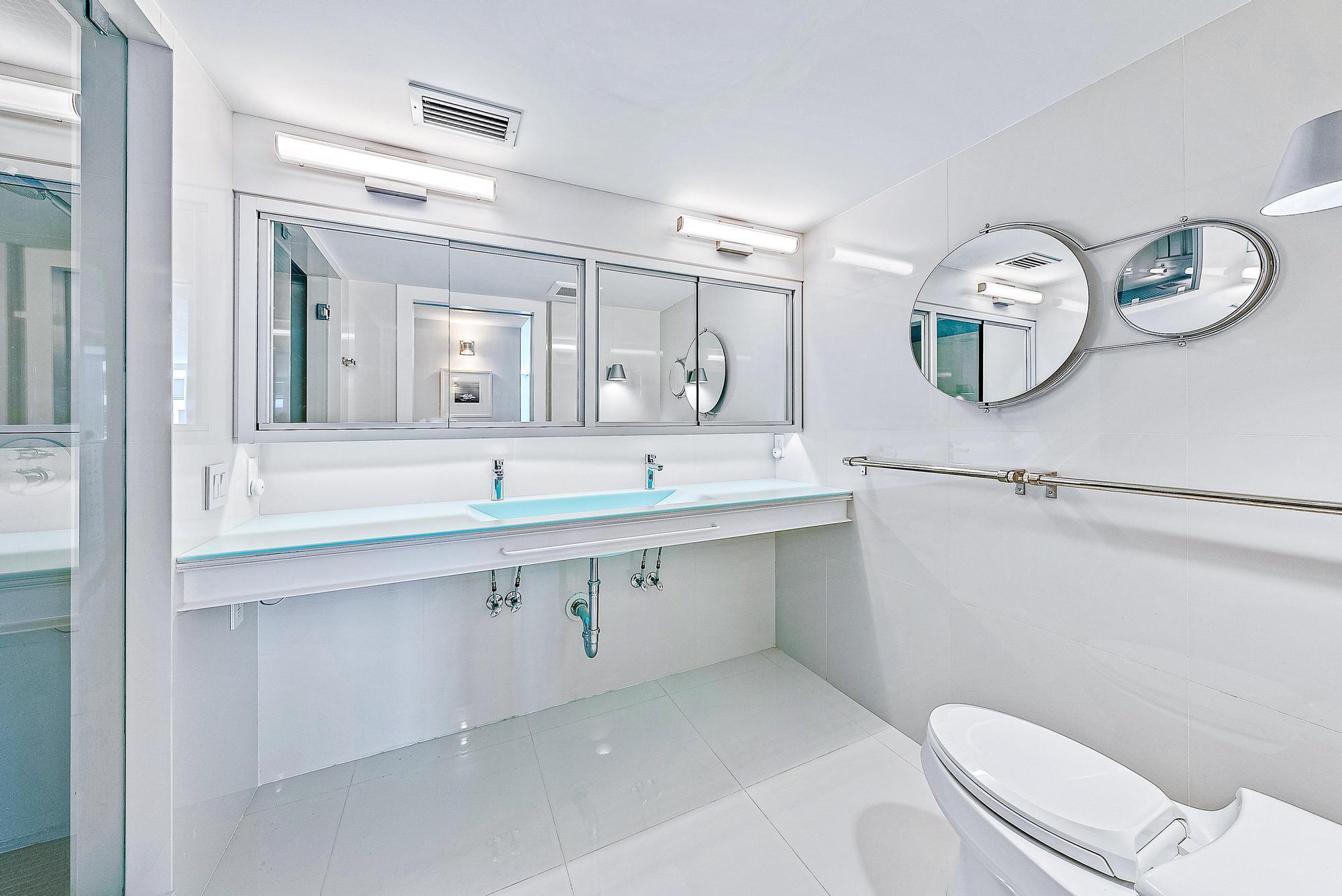 Photo 27 of home located at 2784 S Ocean Boulevard 402n, Palm Beach FL