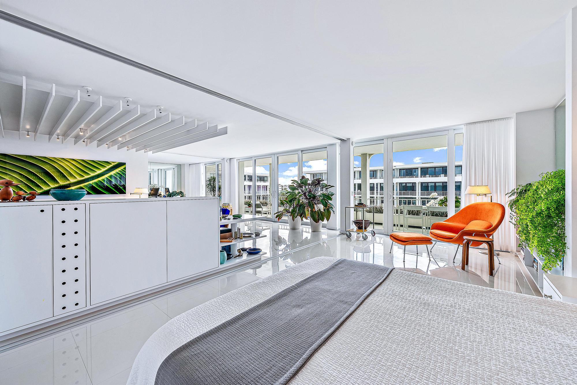 Photo 8 of home located at 2784 S Ocean Boulevard 402n, Palm Beach FL