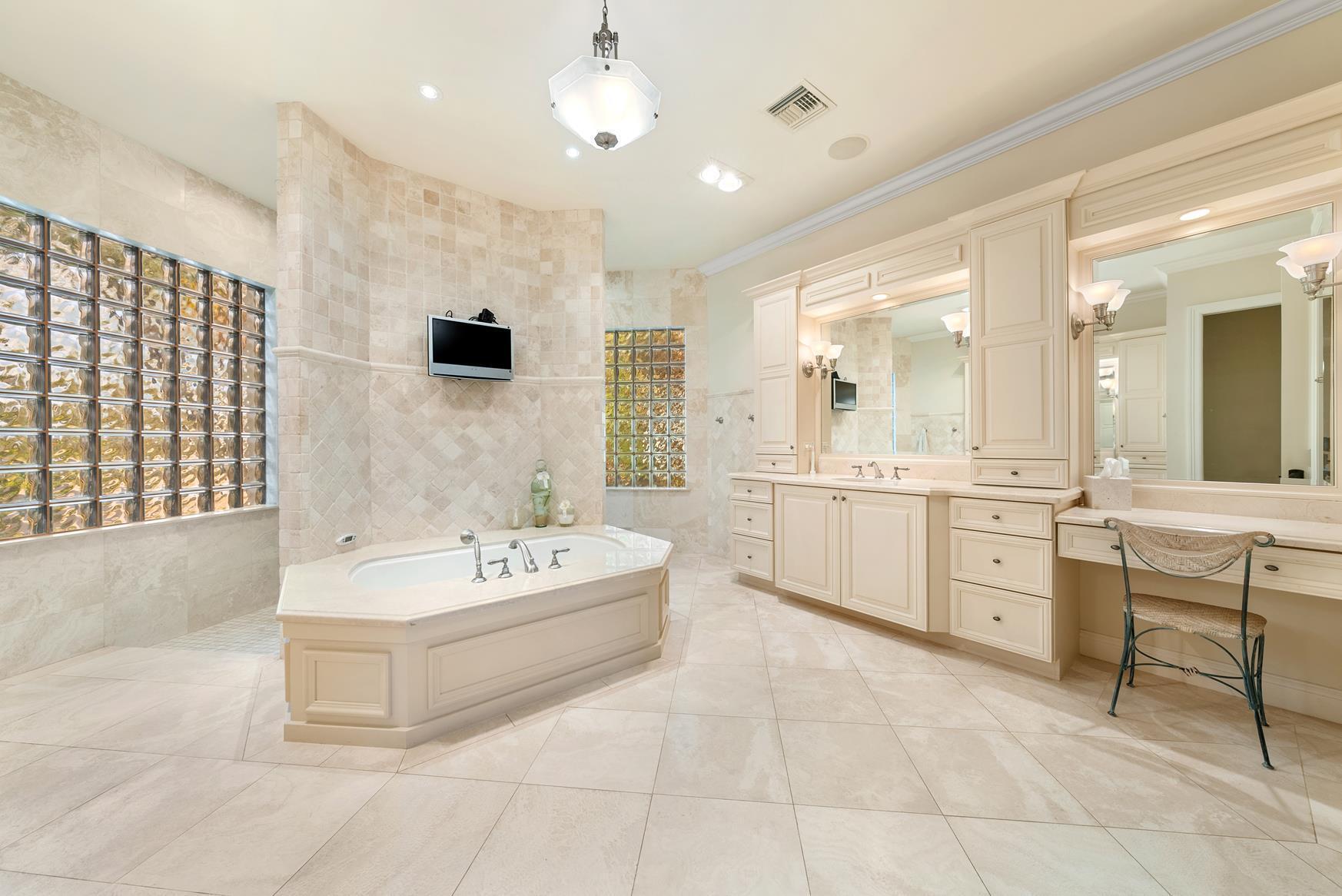 Image to showcase the property located at 17513 SE Conch Bar Avenue