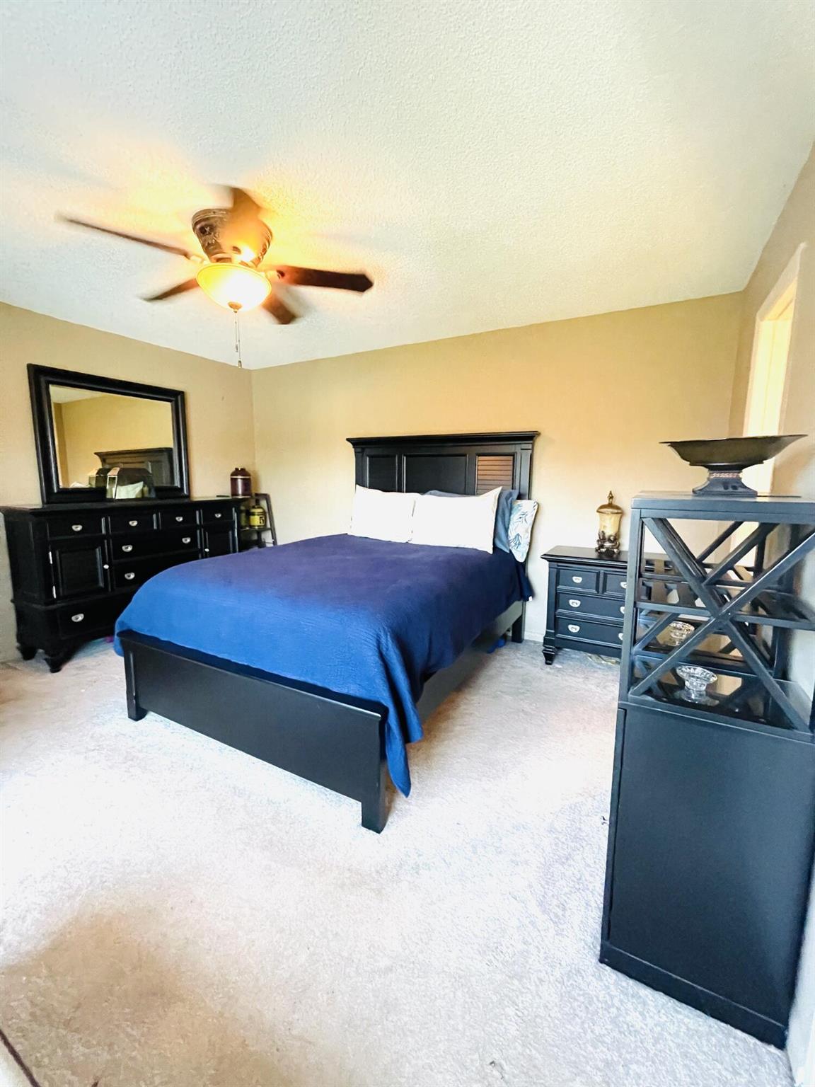 Photo 11 of home located at 2558 Lakeview Court, Cooper City FL
