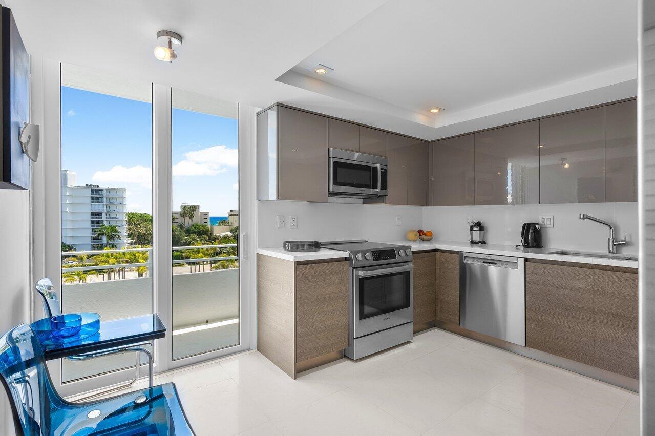 Photo 12 of home located at 2784 S Ocean Boulevard 505n, Palm Beach FL