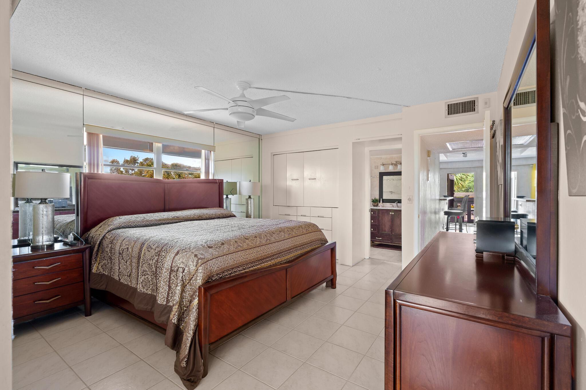 Photo 6 of home located at 3021 Ventnor H Crescent, Deerfield Beach FL