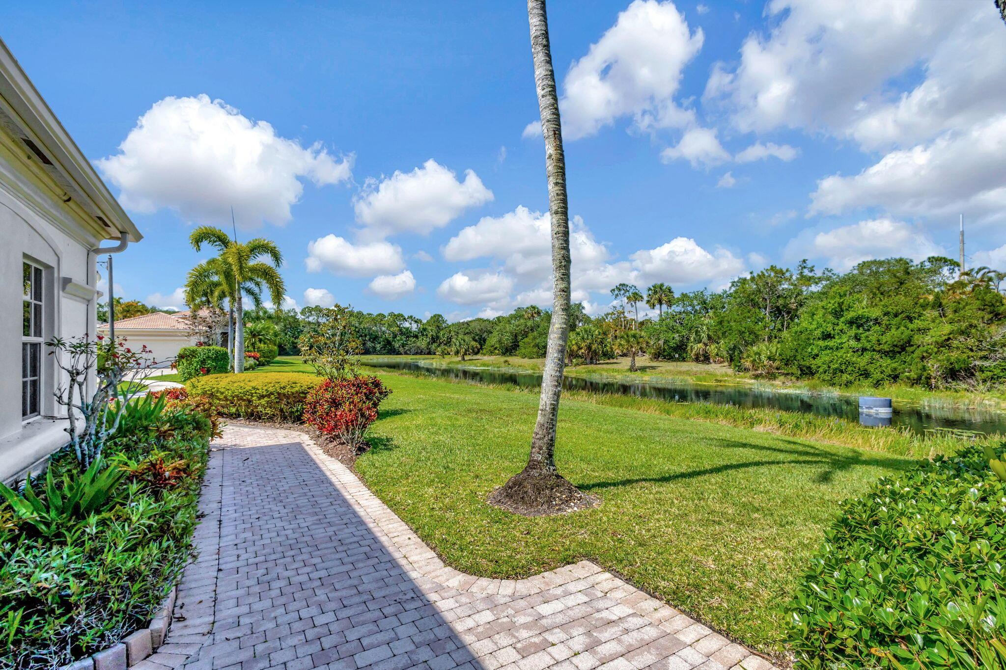 Photo 5 of home located at 161 Esperanza Way, Palm Beach Gardens FL
