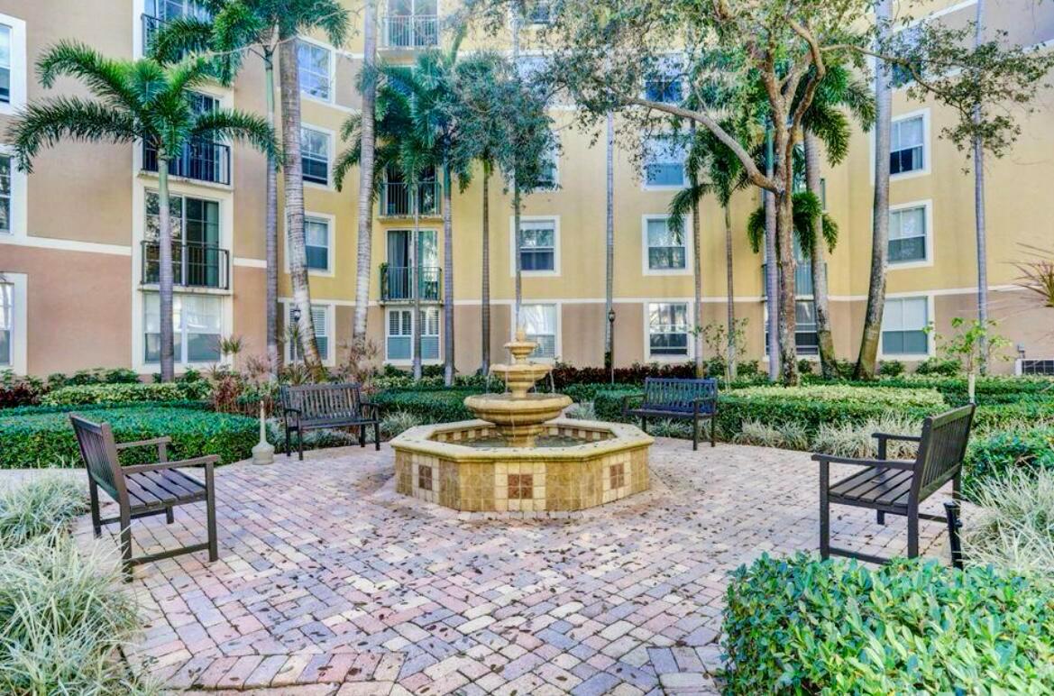 630 Sapodilla Avenue Unit 402, West Palm Beach, Florida 33401