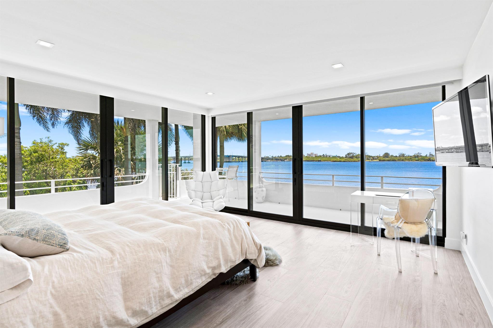 Photo 17 of home located at 2784 S Ocean Boulevard 101s, Palm Beach FL