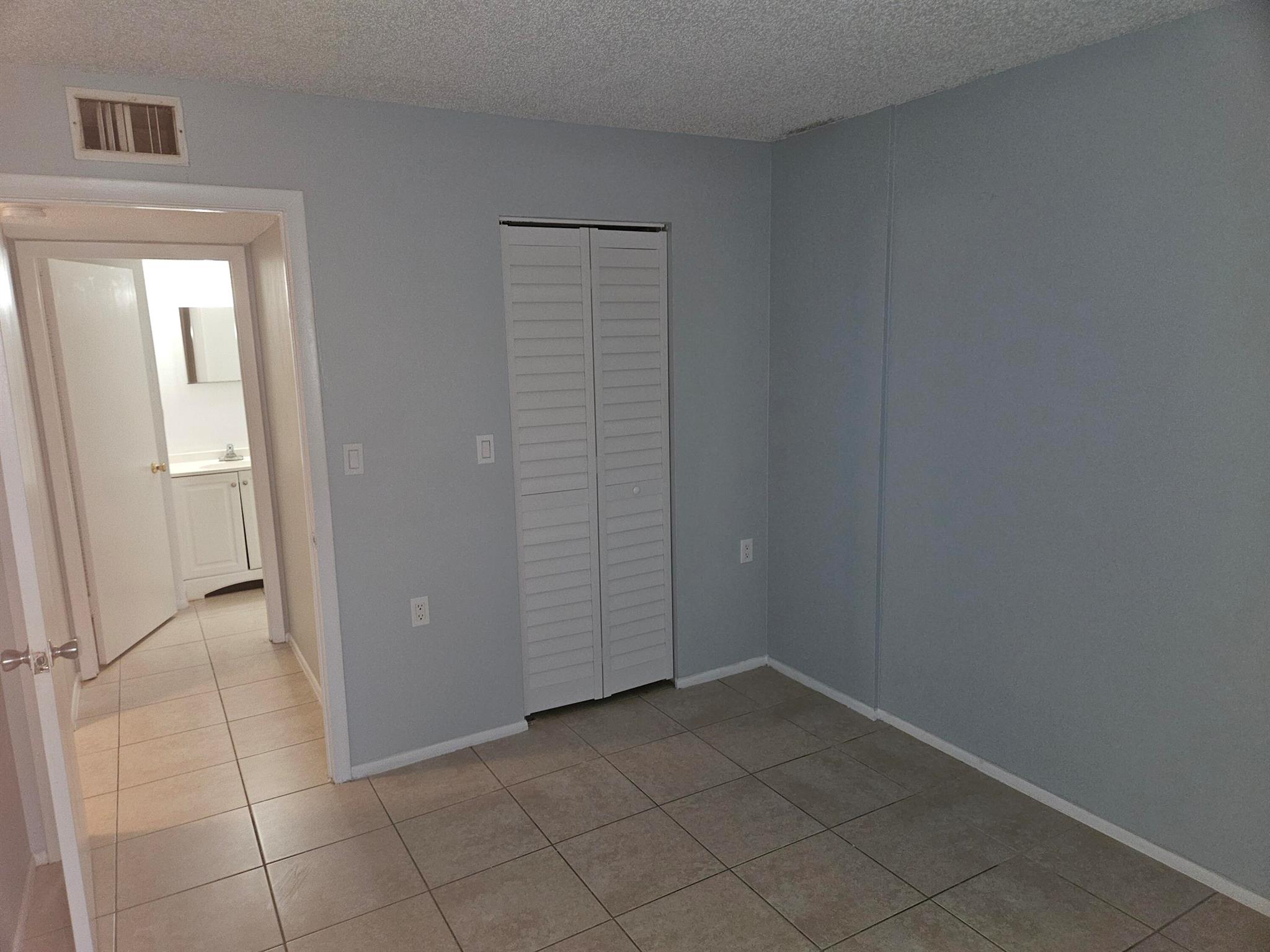 Photo 14 of home located at 1153 Lake Victoria Drive J, West Palm Beach FL