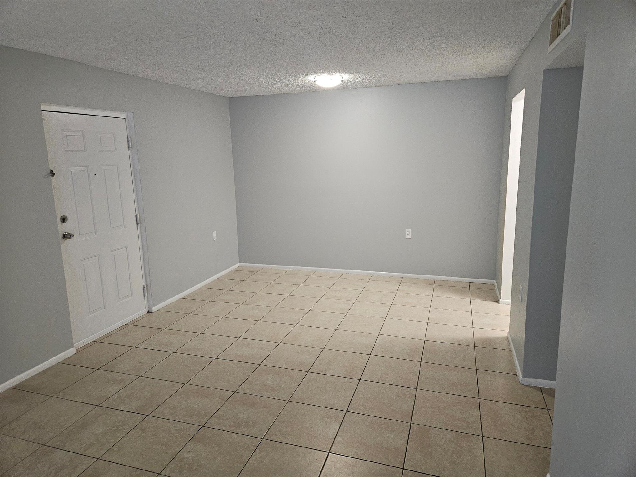 Photo 6 of home located at 1153 Lake Victoria Drive J, West Palm Beach FL