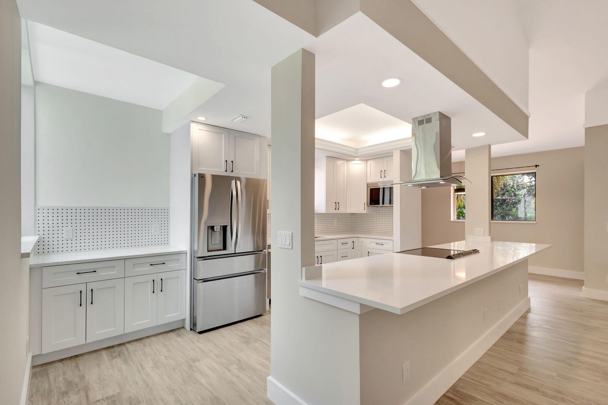 Image to showcase the property located at 401 Sea Oats Drive E