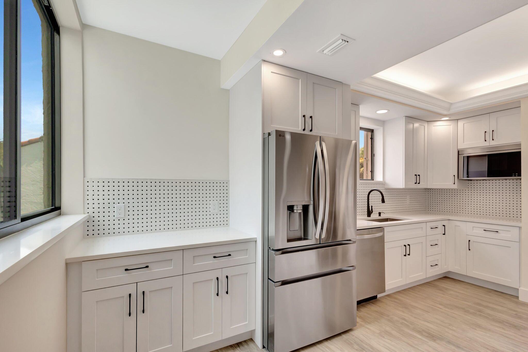Image to showcase the property located at 401 Sea Oats Drive E