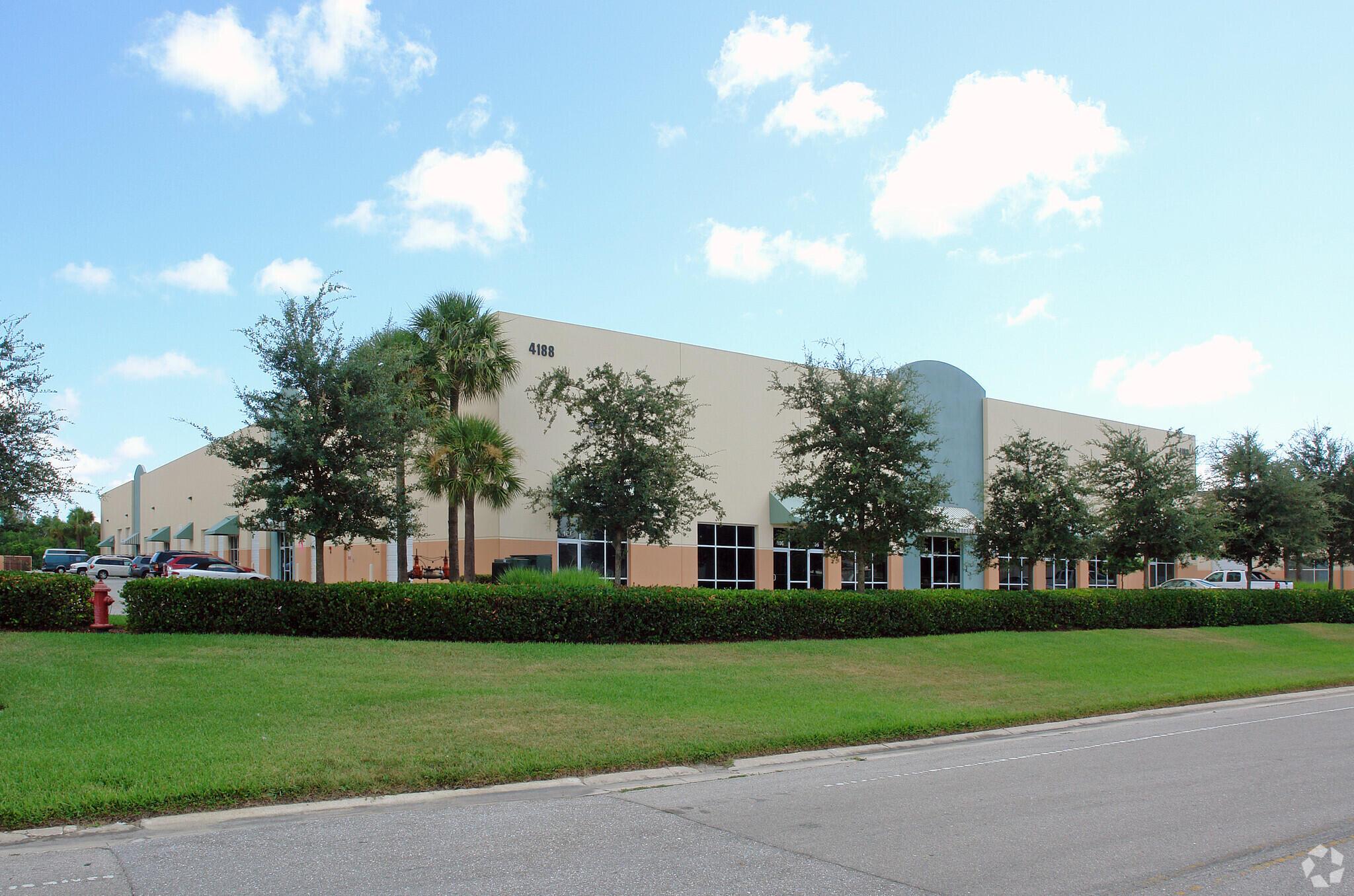 Westroads Commerce Center