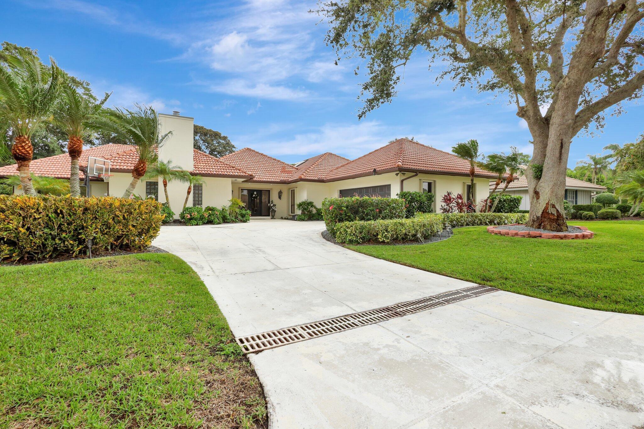 2 Durness Court, Palm Beach Gardens, Florida 33418