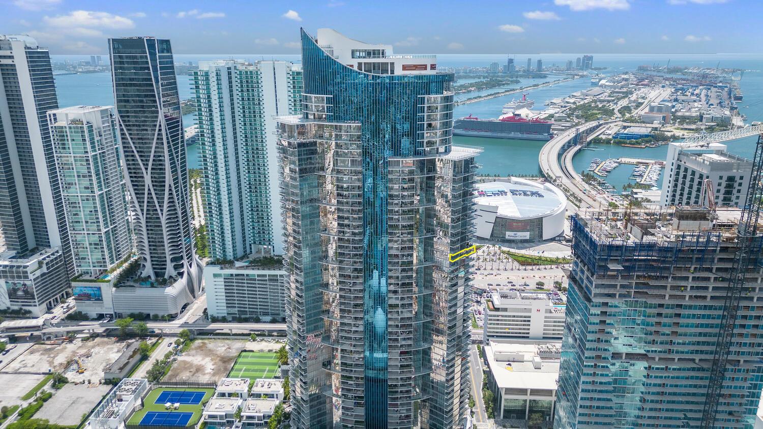 Condo for Sale in Miami, FL