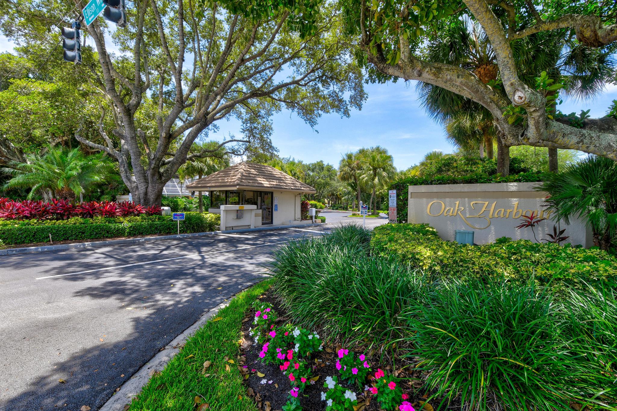 Image to showcase the property located at 311 Oak Harbour Drive 311