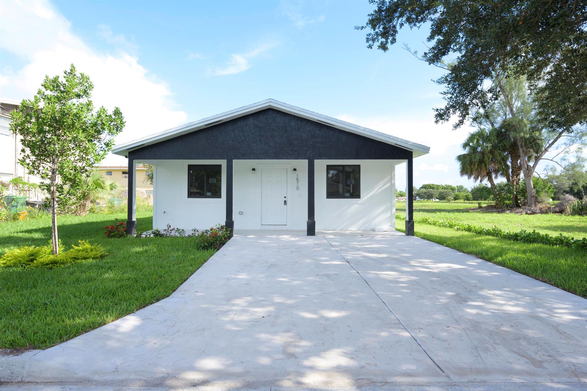 1510 20th Street, Riviera Beach, Florida 33404