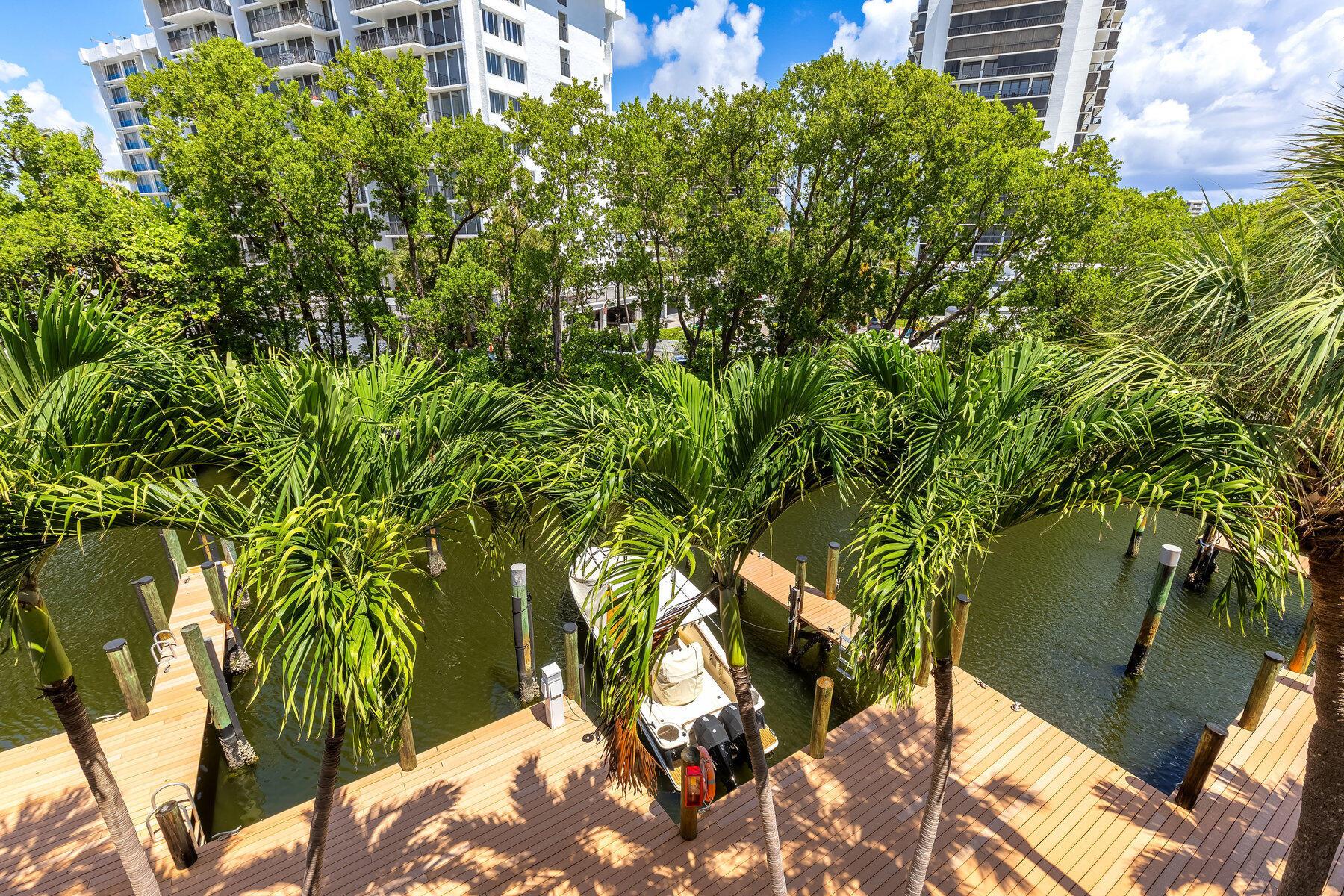 Photo 7 of home located at 4401 N Ocean Boulevard 15, Boca Raton FL