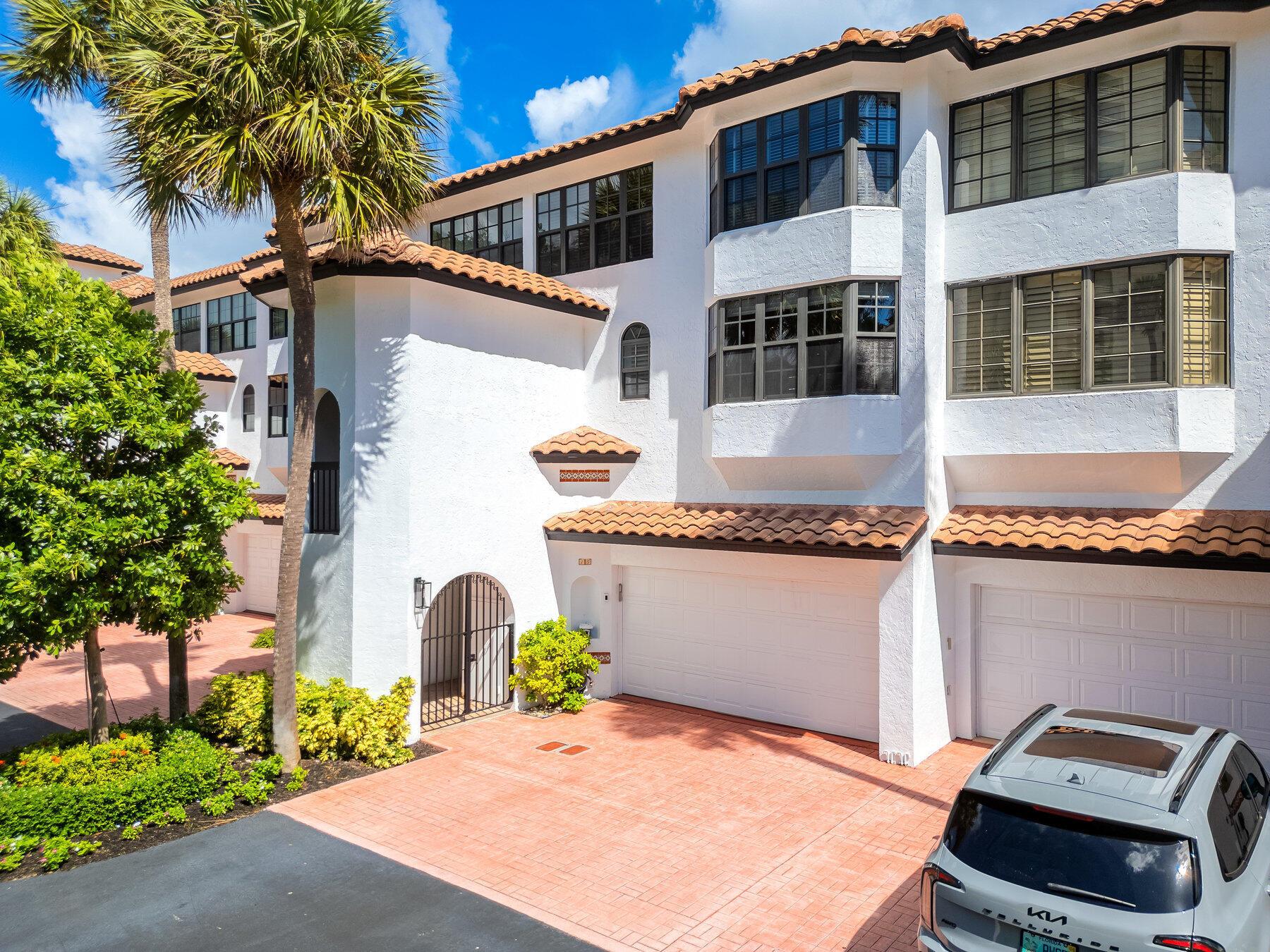 Photo 8 of home located at 4401 N Ocean Boulevard 15, Boca Raton FL