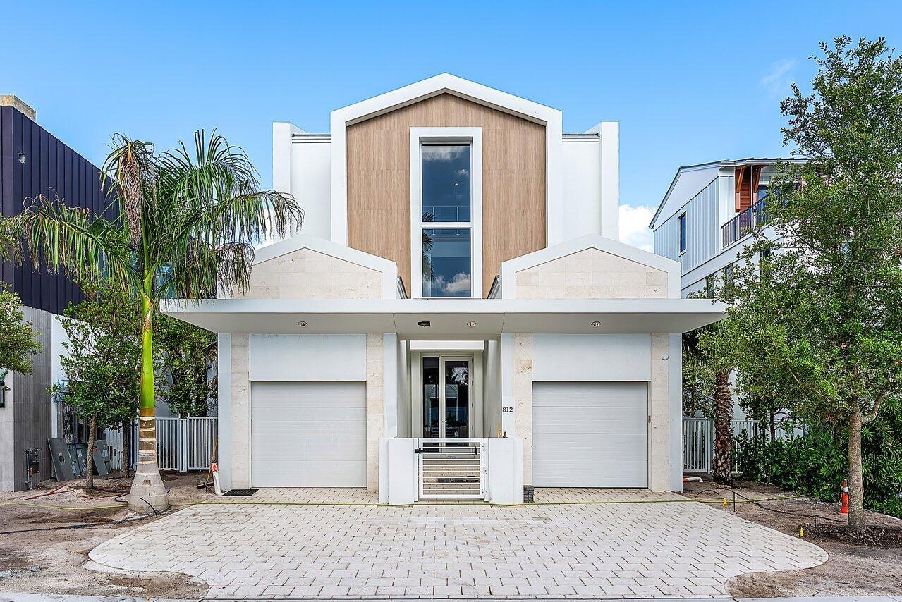 812 Palm Trail