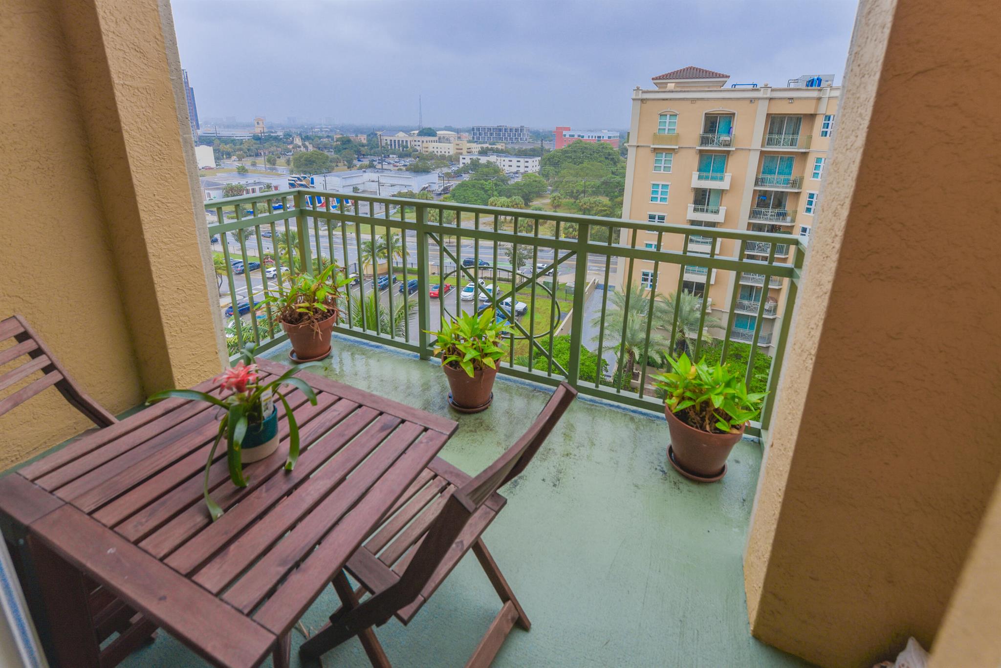403 Sapodilla Avenue Unit 817, West Palm Beach, Florida 33401