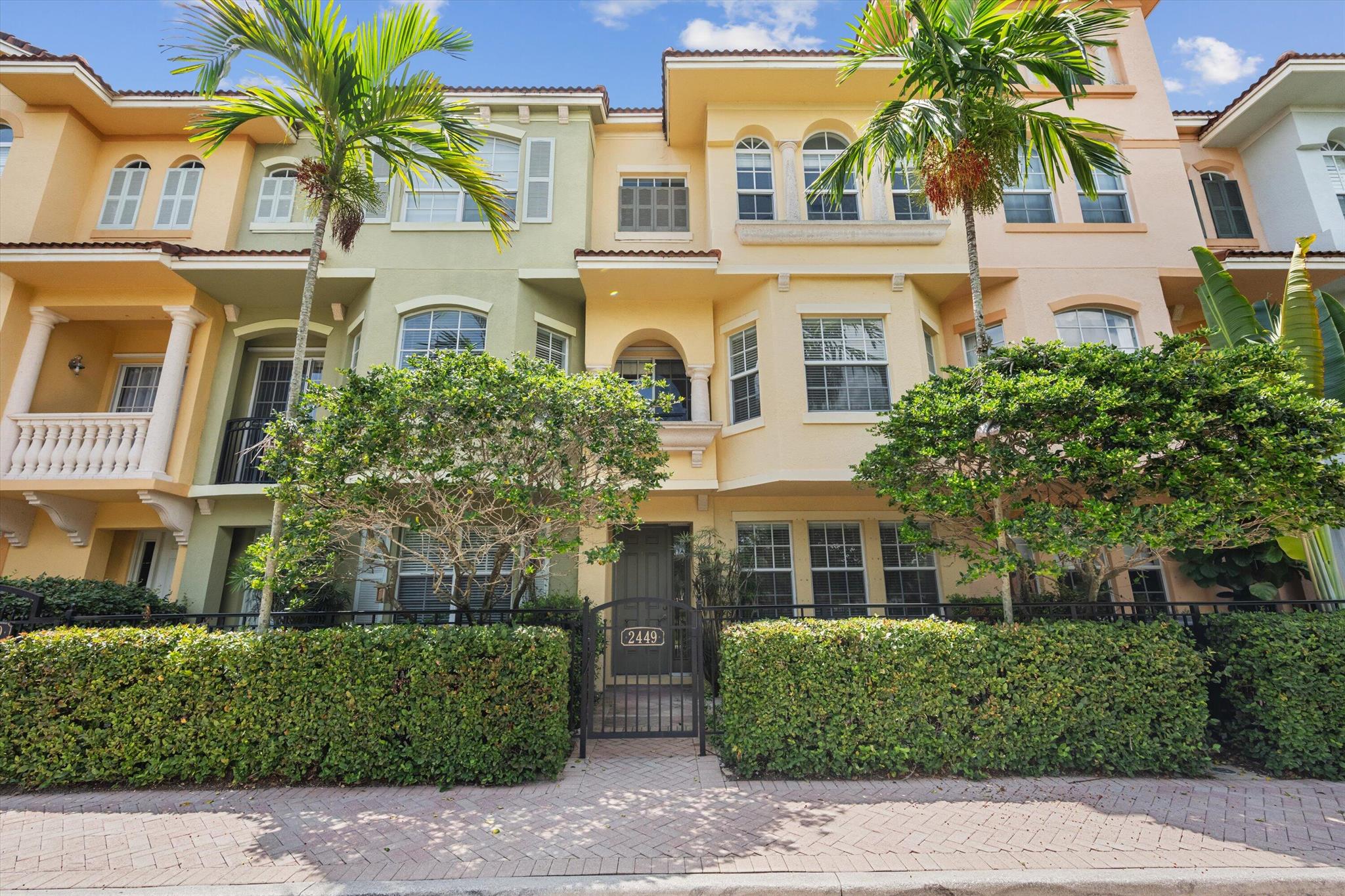 Welcome to your dream home in the prestigious Harbour Oaks community! This recently renovated 3-bedroom, 3.5-bath townhome offers luxurious living across three spacious levels. The home boasts a beautifully updated kitchen with modern finishes, complemented by new flooring, creating a fresh and inviting atmosphere. The open-concept design seamlessly connects the living areas, making it perfect for both entertaining and relaxation. Enjoy the convenience of a 2-car garage and the ample storage it provides. Each bedroom offers privacy and comfort, each with a bathrooms ensuring convenience for all. The Harbour Oaks community features lush landscaping, resort-style amenities, and is just minutes away from top-rated schools, shopping, dining, and pristine beaches.