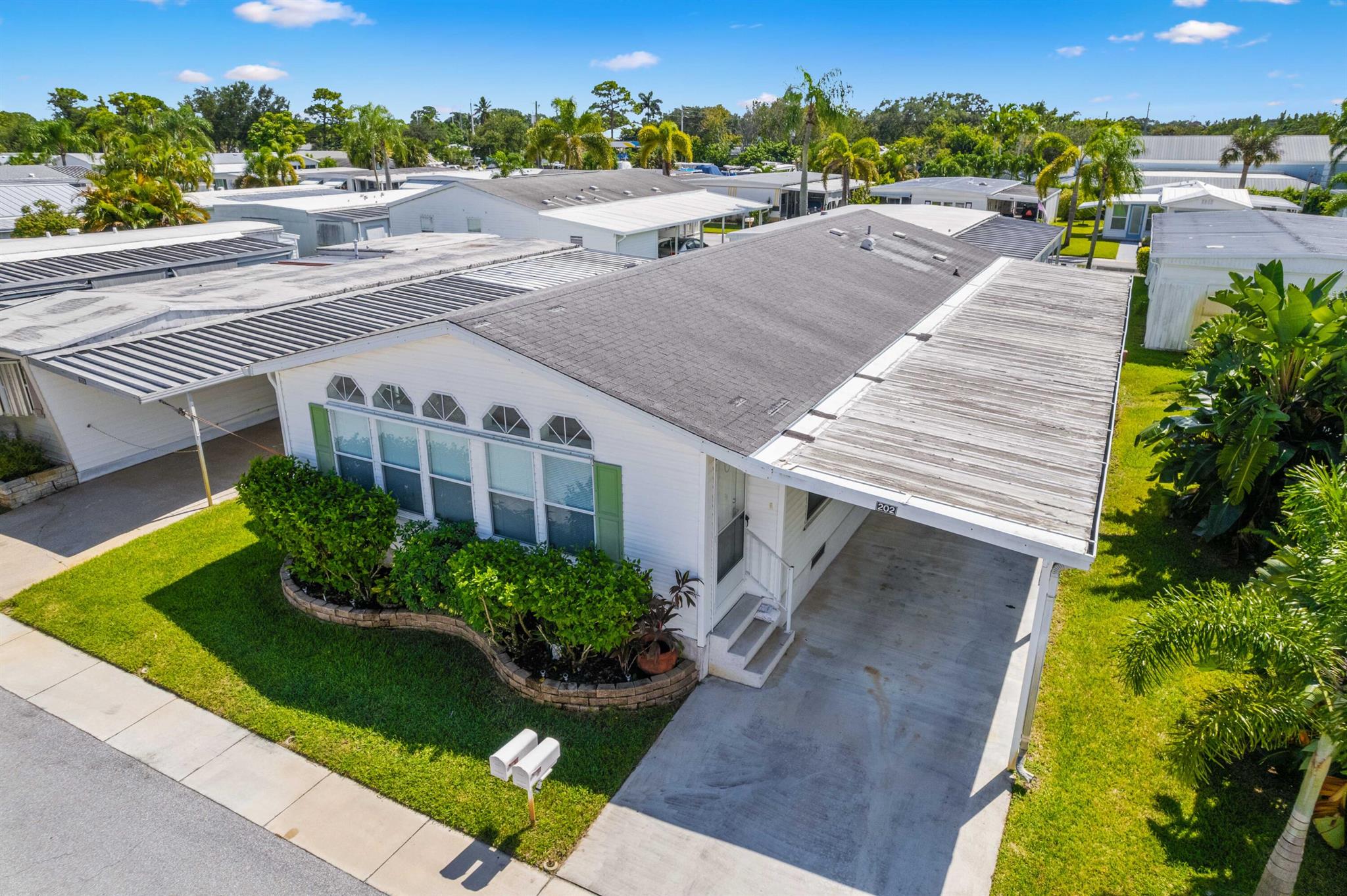 When lifestyle matters! This home is perfectly located for boating, waterfront dining and shopping. If you are ready to get your feet wet just bring your toothbrush and start enjoying living in paradise.