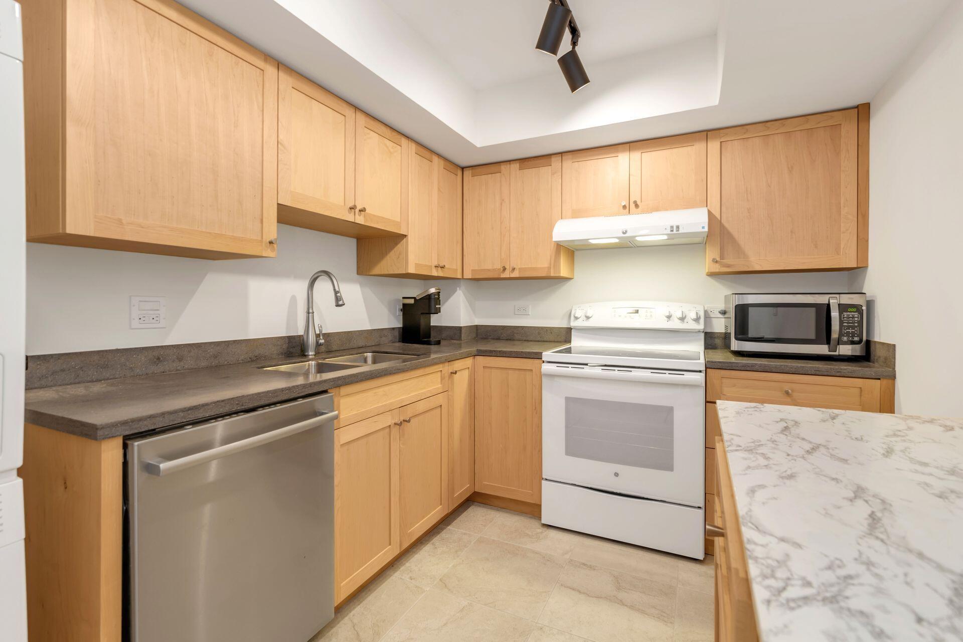 Photo 5 of home located at 227 Brazilian Avenue 3a, Palm Beach FL