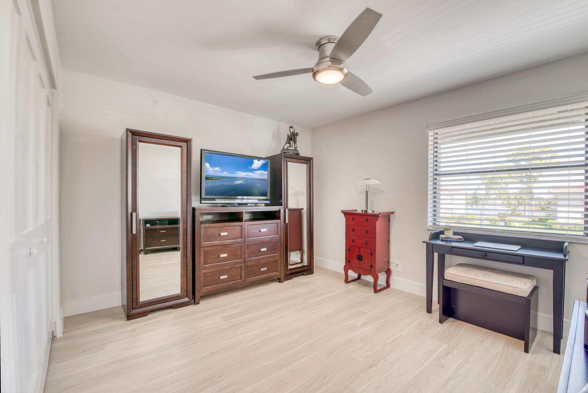 Photo 16 of home located at 13335 Touchstone Place 204, Palm Beach Gardens FL