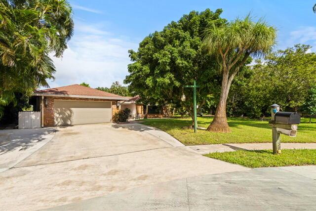 4755 Richmond Mews, Haverhill, Florida 33415