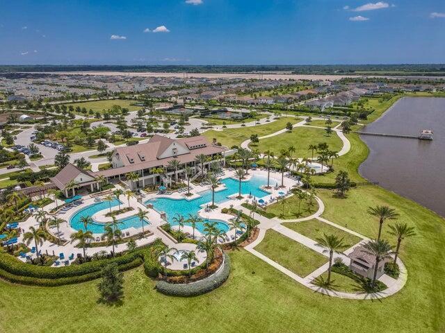 Photo 23 of home located at 1227 Timber Reap Trail, The Acreage FL