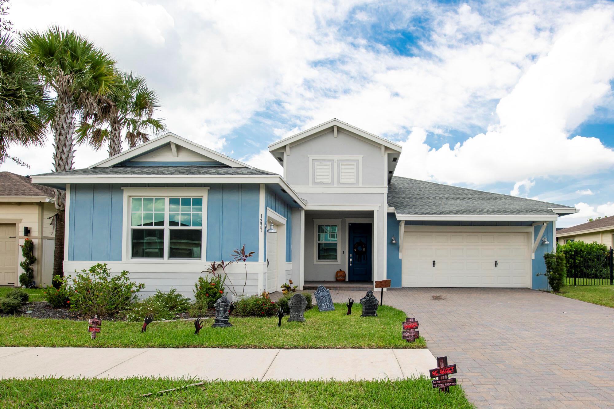 Photo 2 of home located at 1227 Timber Reap Trail, The Acreage FL