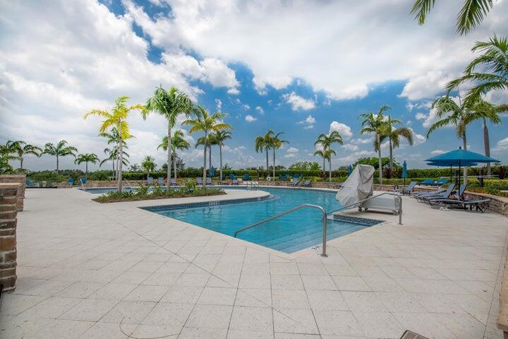 Photo 29 of home located at 1227 Timber Reap Trail, The Acreage FL