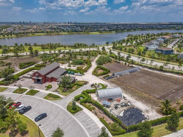 Photo 40 of home located at 1227 Timber Reap Trail, The Acreage FL