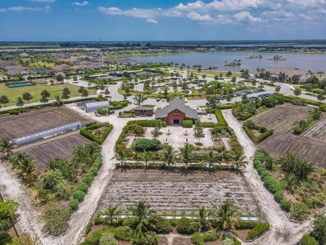 Photo 41 of home located at 1227 Timber Reap Trail, The Acreage FL