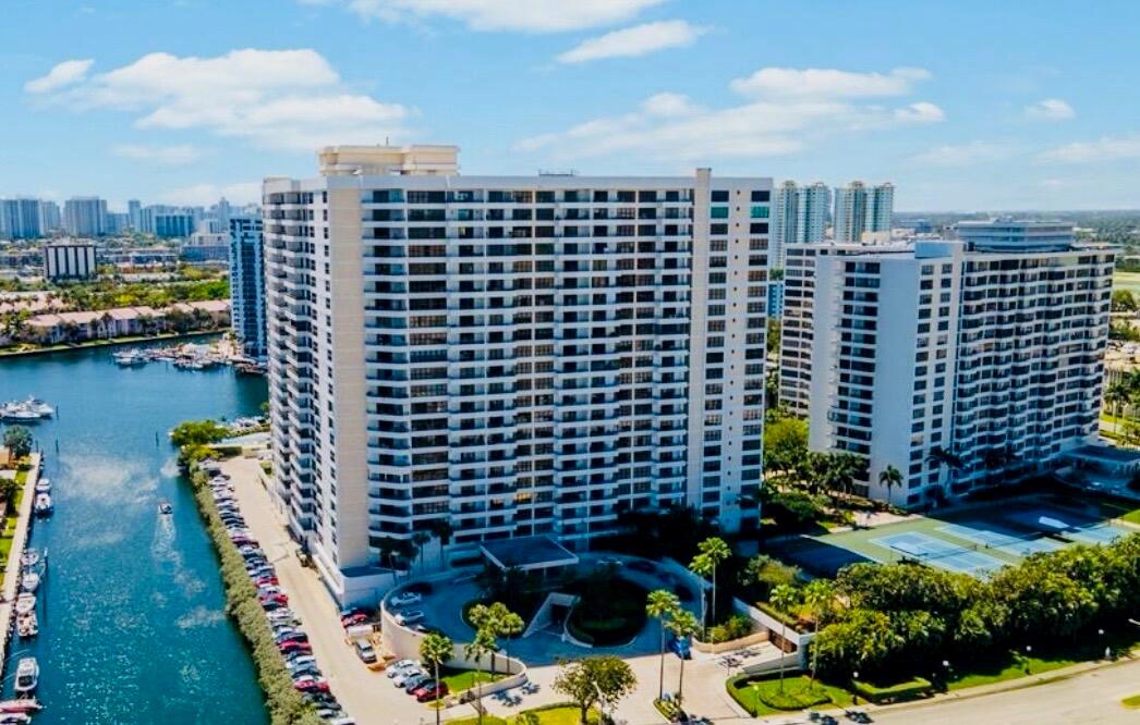 Welcome to a styled new address, in the heart of Three Islands most walkable and lovable neighborhood.Oversized 2 bedroom, 2 bathroom condo with a breathtaking view.The inviting living area flows effortlessly to the balcony, making it an ideal spot to relax, enjoy your coffee, and soak in the neighborhood.This unit comes with a dedicated parking spot in a secure garage, and an abundance of complex amenities which include an on site fitness center, heated pool, tennis courts, billiards, marina, picnic area and more.Perfect for someone looking to live comfortably with easy access to both the freeway and the waterfront. All room sizes approximate. It is the buyer's agent's responsibility to verify all information.