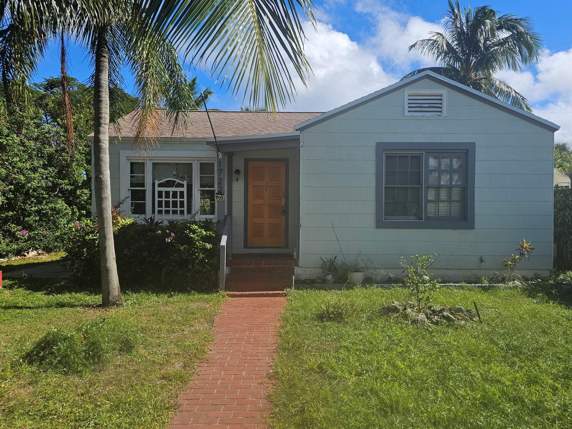 NO HOA! Cute 2 bedroom Key West Beach cottage has hardwood floors throughout & an open kitchen w/stainless steel appliances and lots of windows for good light! This is an abbreviated lot where you can use the City right of way for parking but cannot own it or build on it, room for 3 cars! . Just a short walk to par 72 Muni golf course, a quick bike ride to the beaches, drop your boat into the ICW using the public boat ramp only 1 mile away, kayak's in where there is access at the end of the street nearby. This is perfect for the first time home buyer or as an investment property. Roof 2018, AC 2024, water heater 2023. Great value on for an East of Federal home that has sound mechanicals! The only limitation is your own imagination! Enjoy the complete life style of an historic town!